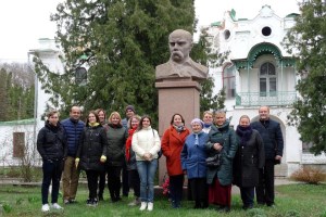 Квіти Білокур, музи Шевченка та піраміда Закревських